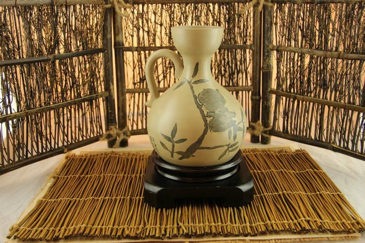 云南五色土宝艺术文化传播成立于2009年,是集建水紫陶产品